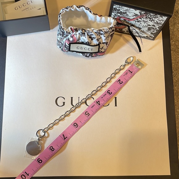GUCCI ICON GUCCI LOGO SILVER ROUND TRADEMARK CHARM BRACELET - Picture 5 of 6